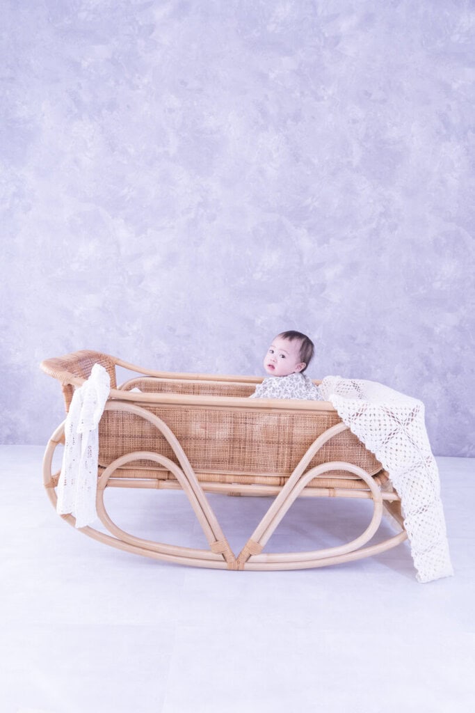 ゆりかごに乗る赤ちゃん