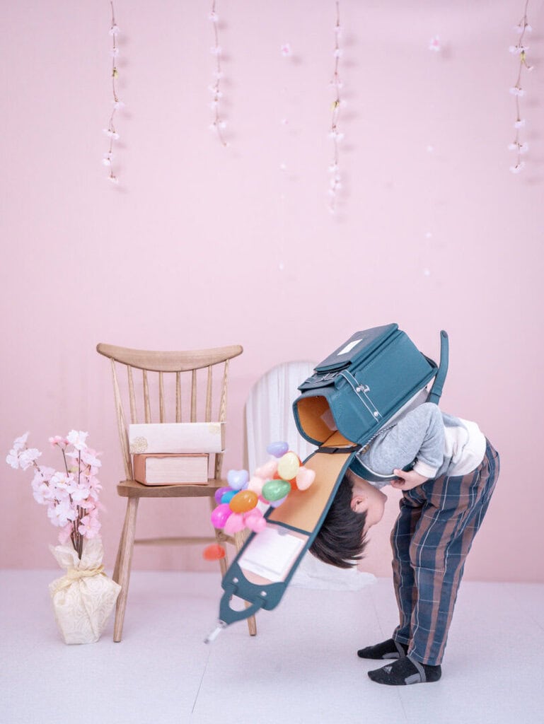 ランドセルの二が開いていた写真