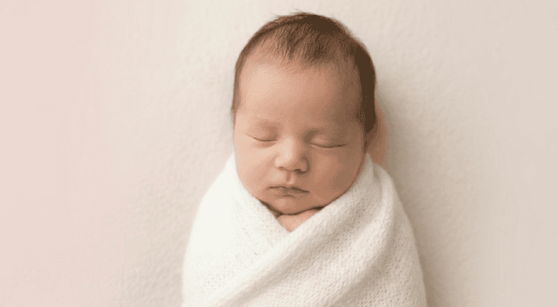 安全に撮れる基本ポーズ（仰向け・横向き・おくるみ）