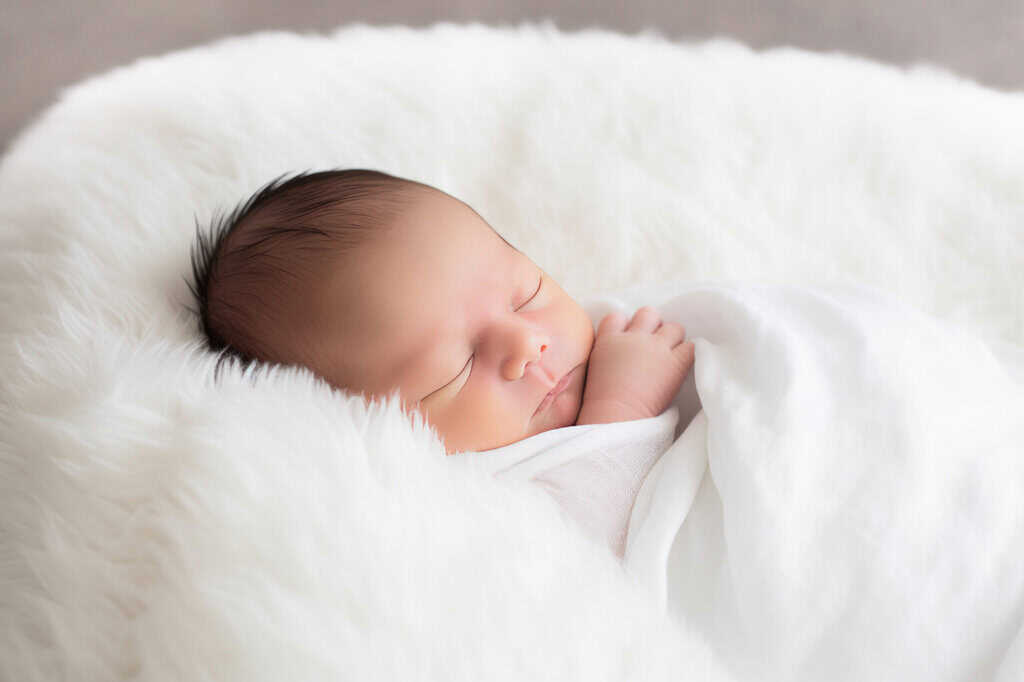 赤ちゃんの安全を守りながら撮れる！家族写真のおすすめカット集（10パターン）